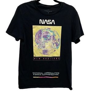 NASA New Horizons Yellow Purple Moon Man Astronaut Black Graphic Tee - M